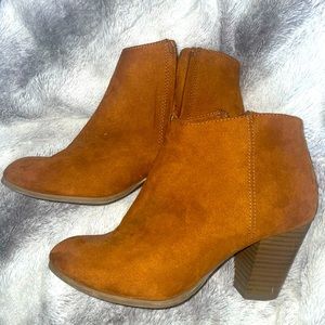 NWT Old Navy Light Brown Faux Suede high heel Booties